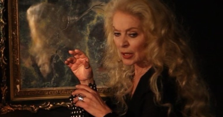 «Μεγαλώνοντας αποθησαυρίζεις βιώματα. Τα εκλογικεύεις, τα αποσυνθέτεις. Γίνονται σοφία. Συνεχίζεις»