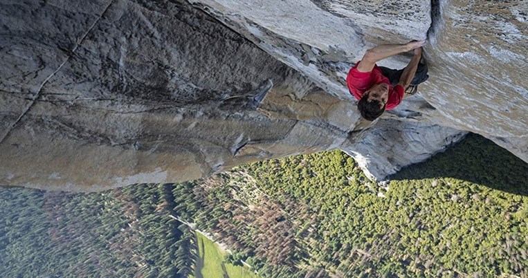 Η απίστευτη ιστορία του άντρα που σκαρφάλωσε με γυμνά χέρια έναν κατακόρυφο βράχο 1.000 μέτρων