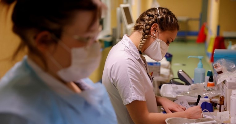 O κορονοϊός μειώνει τις λειτουργίες του εγκεφάλου και μπορεί να γεράσει το μυαλό έως και 10 χρόνια