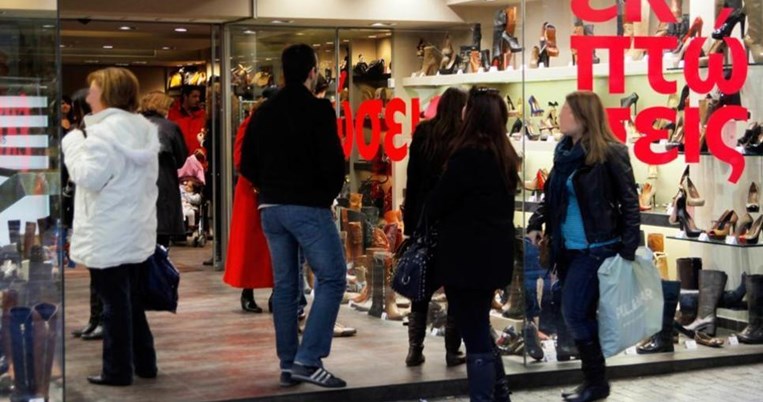 Πότε αρχίζουν οι φθινοπωρινές, ενδιάμεσες εκπτώσεις; Ποια Κυριακή θα είναι ανοικτά τα καταστήματα