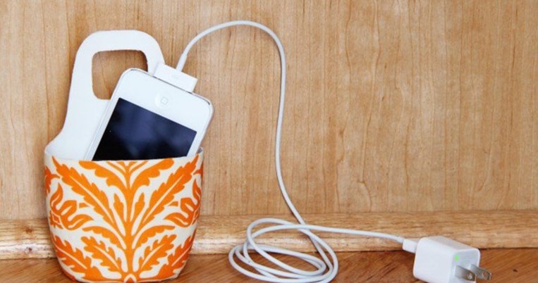 Πώς να φτιάξεις από ένα σαμπουάν θήκη φόρτισης για το κινητό σου