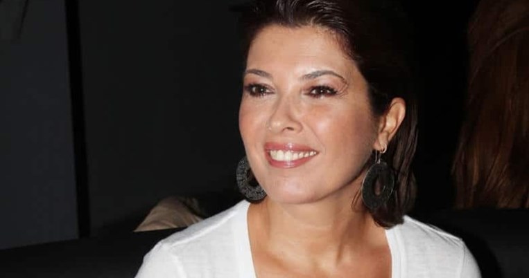 H σπάνια φωτογραφία της Σοφίας Αλιμπέρτη στο πανέμορφο σπίτι της στην Πάρο