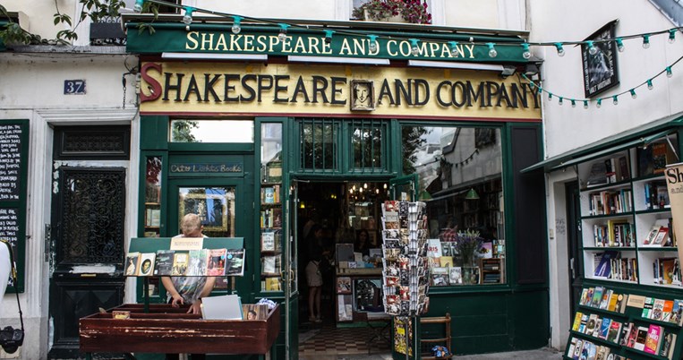 «Έχουμε ξοδέψει τις οικονομίες μας»: Το ιστορικό βιβλιοπωλείο Shakespeare and Company σε κίνδυνο