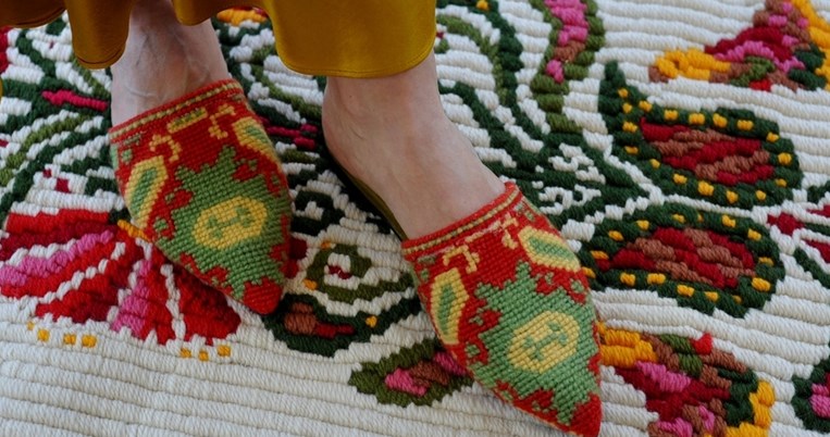 Τα πασούμια της Νικόλ καλωσορίζουν τη στιλάτη επανάσταση της επόμενης μέρας 