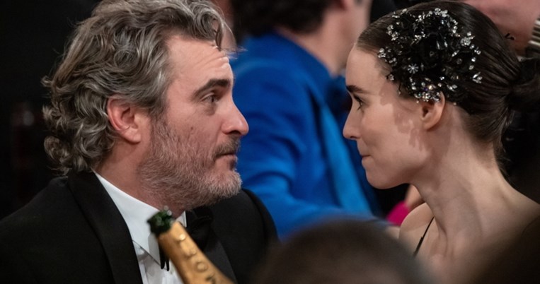 «Πώς θα εξηγήσουμε στο γιο μας τον τρόπο που αντιμετωπίζουμε φοβισμένα, ανυπεράσπιστα παιδιά;»