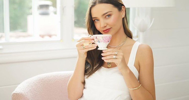 Έτσι είναι το τέλειο σπίτι, σύμφωνα με τη Μιράντα Κερ. Το διάσημο μοντέλο λάνσαρε σειρά επίπλων