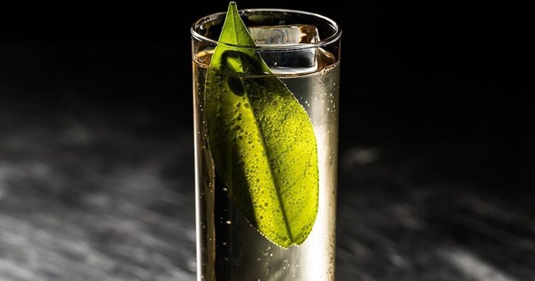 Το The Clumsies φέρνει σπίτι σου signature cocktails και το νέο μενού του Αθηναγόρα Κωστάκου