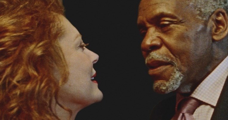 Η Σούζαν Σάραντον και ο Ντάνι Γκλόβερ ερωτεύονται, στο ομορφότερο βίντεο κλιπ που θα δεις σήμερα