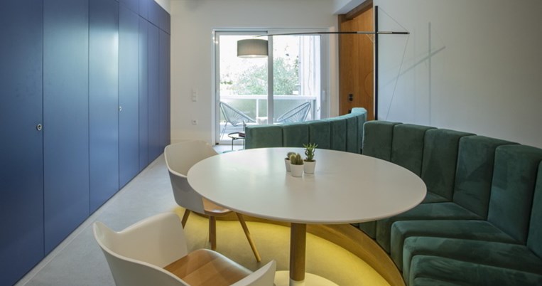 Έρχεται από το μέλλον: Η μίνιμαλ ανακαίνιση ενός διαμερίσματος στη Γλυφάδα το αποδεικνύει    