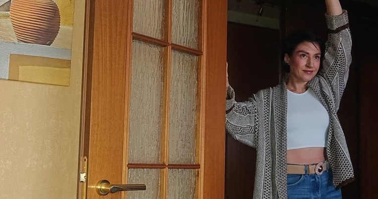 8 συνήθειες που αρνείται να υιοθετήσει μια καλοντυμένη γυναίκα ακόμα και μέσα στο σπίτι 