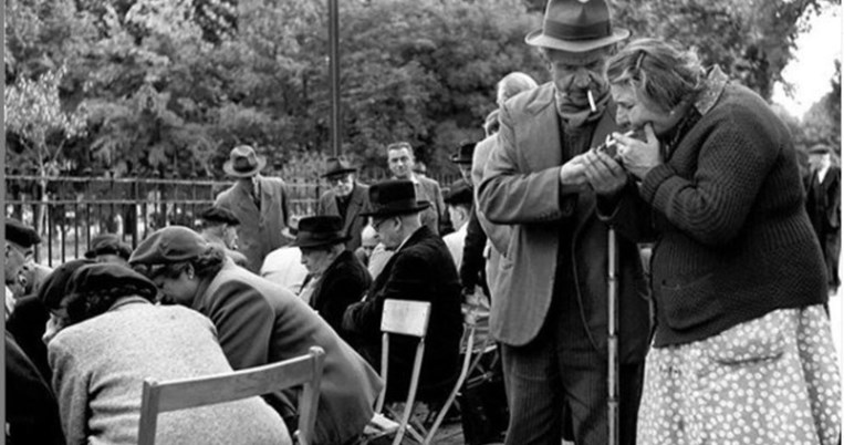 «Φωτογραφίζω ασταμάτητα, ποτέ δεν περιμένω»: Η Σαμπίν Βάις παραμένει ενεργή στα 96 της  