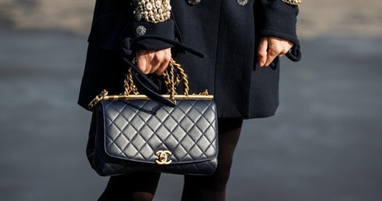 Οι εύποροι Κινέζοι έχουν τόσα πολλά Chanel που τα χάνουν στη ντουλάπα τους. Καταφεύγουν σε ειδικούς 