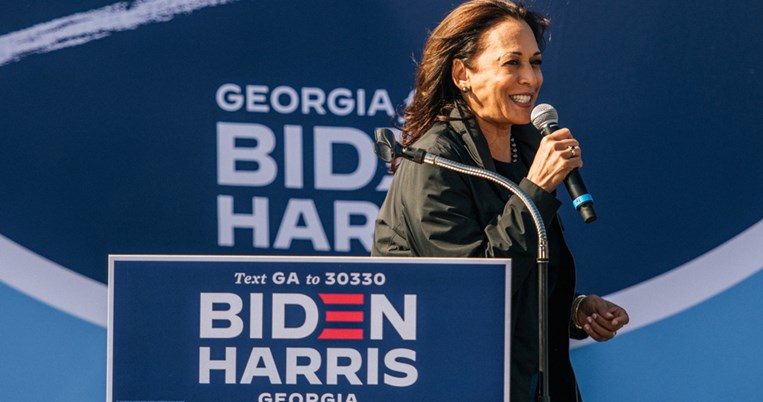 «Μπορείς να γίνεις Πρόεδρος»: Το υπέροχο βίντεο της Καμάλα Χάρις αγκαλιά με τη μικρή ανιψιά της