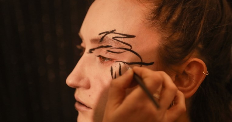 Οι beauty editors είναι εντυπωσιασμένες από αυτό το concealer των 6€. Mπορείς να το αγοράσεις online