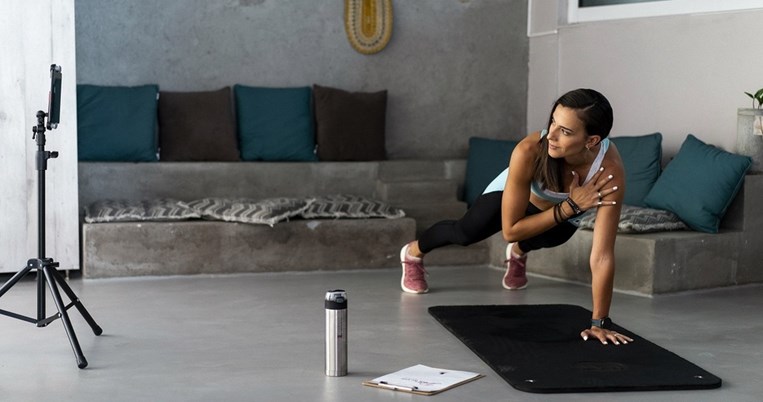 Γιατί η διαδικτυακή προσωπική γυμναστική στο σπίτι ήταν για μένα η καλύτερη στιγμή του lockdown