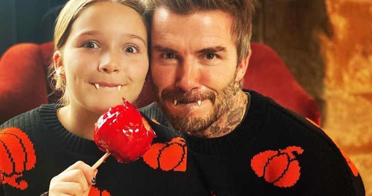 Για κάποιους τα Χριστούγεννα ήρθαν από τώρα: Ο Ντέιβιντ και η Χάρπερ Μπέκαμ ψήνουν μαζί μπισκότα