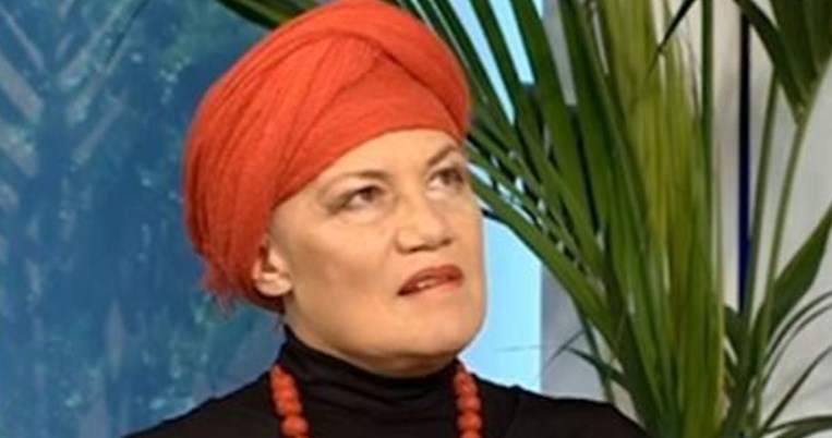 «Πήρα πολλά σκουπίδια από δω και από εκεί και έγιναν καρκίνος του μαστού. Τα κρατούσα όλα μέσα μου»