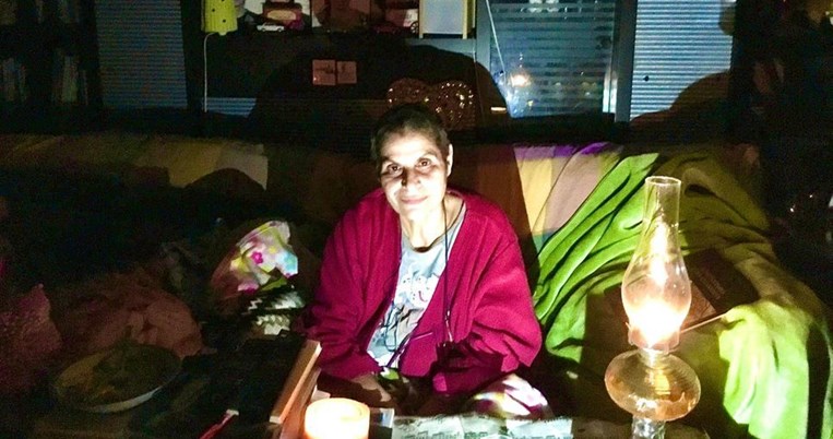 «Δεν έχω ρεύμα, δεν έχω φως, δεν έχω να μαγειρέψω»: Αγωνιώδης έκκληση της κόρης του Μίκη Θεοδωράκη