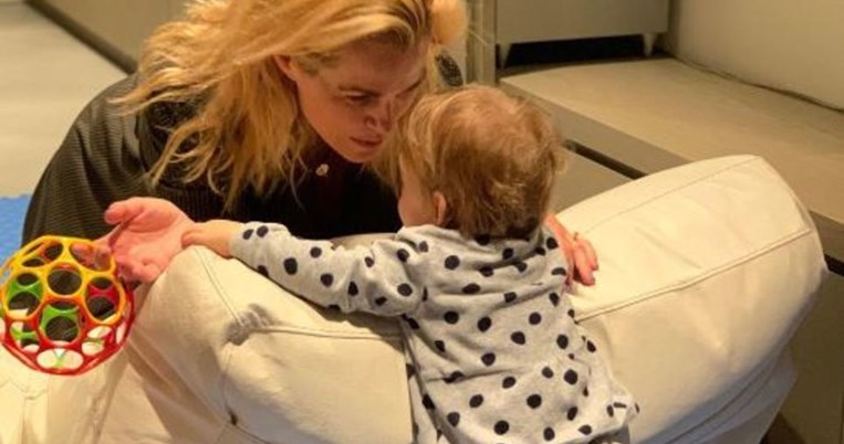 «Ένας χρόνος με την Αλίκη»: H ανάρτηση της Τζένης Μπότση για τα πρώτα γενέθλια της κόρης της