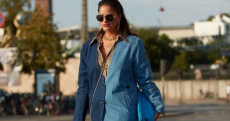 Ο πιο κουλ τρόπος να φορέσεις ένα «βαρετό» πουκάμισο: Oι στιλάτες γυναίκες το κάνουν εδώ και χρόνια