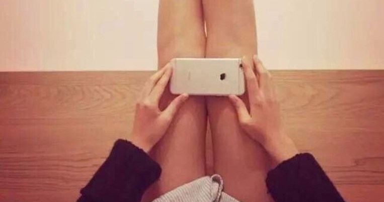 Η νέα παράλογη πρόκληση: Έχεις αρκετά αδύνατα πόδια; Το iPhone σου θα το δείξει.