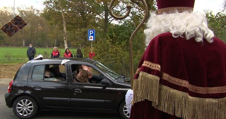 Φέτος ο Άγιος Βασίλης περιμένει τα παιδιά στο drive in: Στην Ολλανδία βρήκαν τον τρόπο