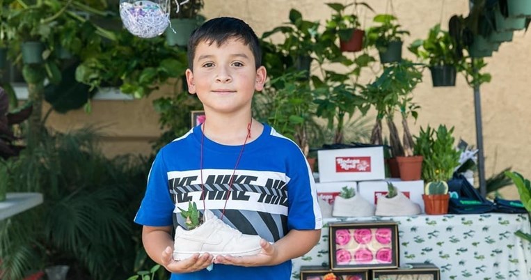 Ο 8χρονος άστεγος που με την επιχειρηματική ιδέα του έσωσε την οικογένειά του από την πείνα 