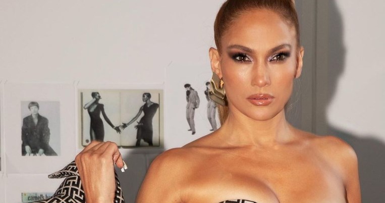 H 51χρονη Τζένιφερ Λόπεζ γυμνή με βρεγμένα μαλλιά στο εξώφυλλο του νέου της σινγκλ 