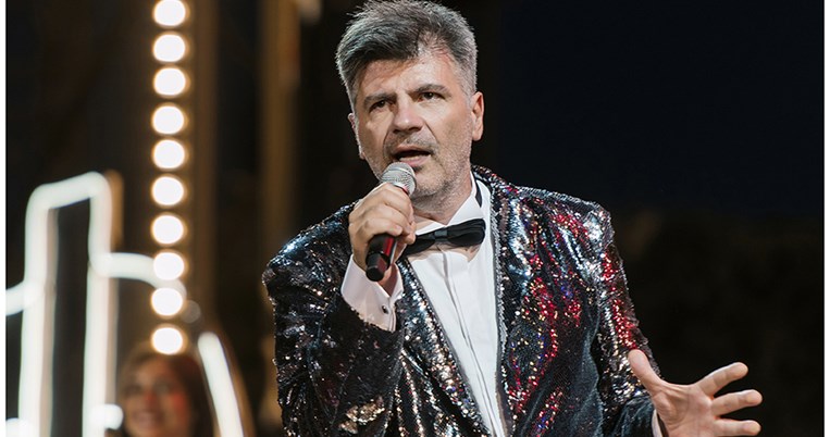 Ραντεβού όλοι στο Πάρκο Σταύρος Νιάρχος να υποδεχθούμε τα Χριστούγεννα με τον Φοίβο Δεληβοριά