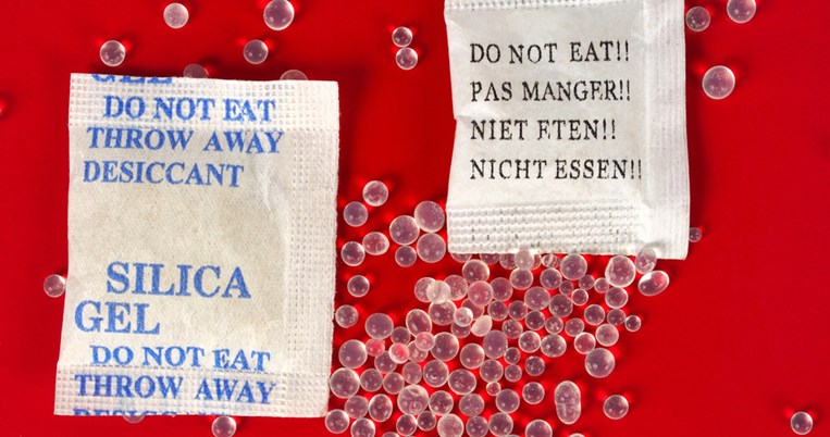 Το ήξερες; Γιατί υπάρχουν στις τσάντες σακουλάκια με τζελ σιλικόνης και πού αλλού χρησιμεύουν; 