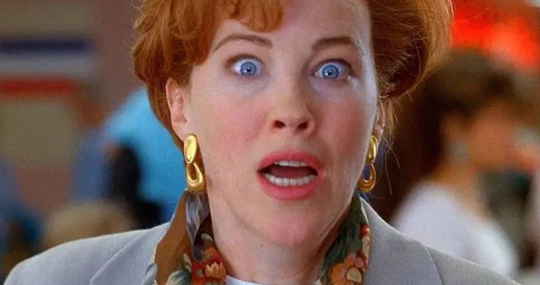 «Κέβιν!»: Η φανταστική Catherine O’Hara αναβιώνει στο Tik Tok τη θρυλική σκηνή του Μόνος στο Σπίτι
