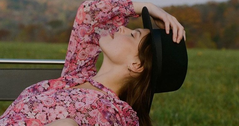 Ανακαλύψαμε στα Zara το τοπ του 2021: «Πειραγμένα» ρετρό, θα γίνει το δεύτερο δέρμα μας