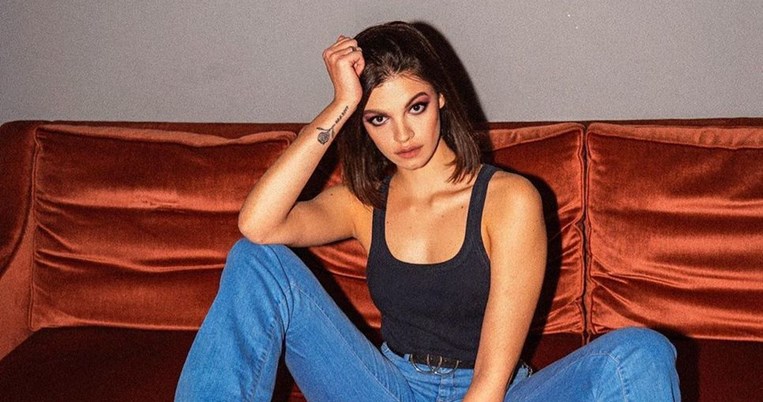 «Το κοριτσάκι του μπαμπά»: H τρυφερή αγκαλιά της Τζένης Καζάκου με τον πατέρα της, Κωνσταντίνο 