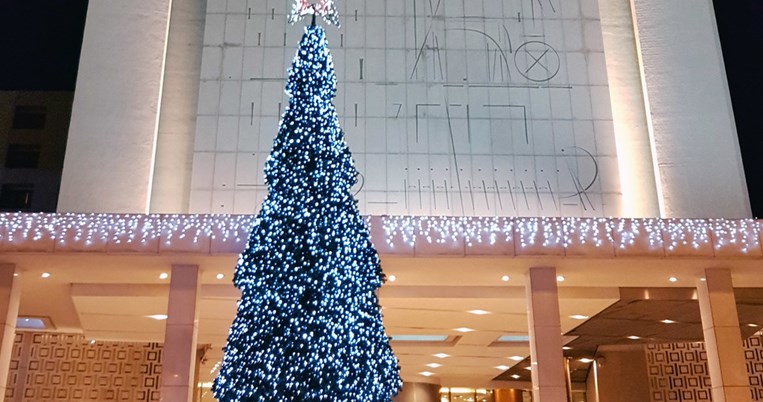 Εορταστική προσφορά διαμονής στο Hilton Αθηνών: Περιλαμβάνει μεσημεριανό γεύμα ή δείπνο στο Galaxy