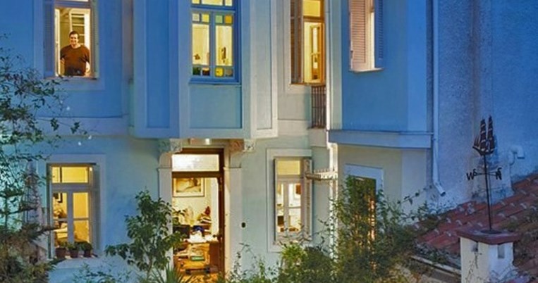 «Η νύχτα κουβαλάει διαφορετικές ιστορίες από τη μέρα, πιο προσωπικές» 