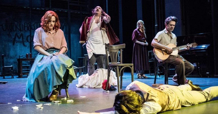 «Η Στέλλα με τα κόκκινα γάντια» του Iάκωβου Καμπανέλλη σε live streaming από το Εθνικό Θέατρο 