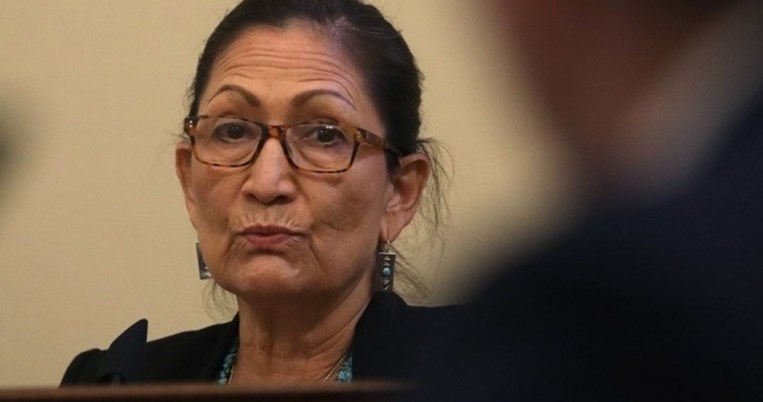 Η πρώτη γυναίκα ιθαγενής που θα βρεθεί σε αμερικανική κυβέρνηση γράφοντας ιστορία 