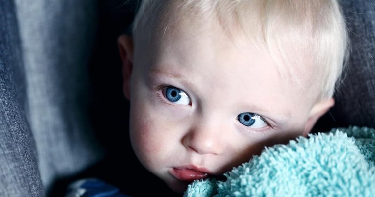 «Ο μικρός Μανώλης θέλει μια κούκλα. Η μητέρα του, του λέει: "Δε φαντάζομαι να το λες σοβαρά;"»