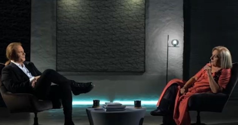 «Πέρασα τυχαία να πάρω τη μαστογραφία. Λέει μέσα: Υπάρχει κάτι που πρέπει να ελεγχθεί με εγχείρηση»