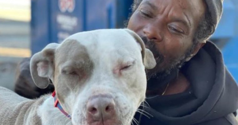 Ο ηρωικός άστεγος που όρμηξε μέσα σε φλεγόμενο καταφύγιο αδέσποτων ζώων, σώζοντας ζωές