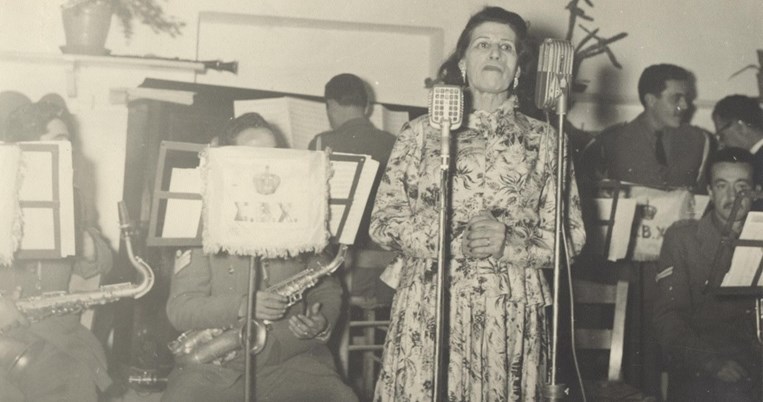 Ευτυχισμένο το 1965: Βασιλειάδου, Αυλωνίτης, Ρίζος σε άγνωστη φωτογραφία από Πρωτοχρονιά