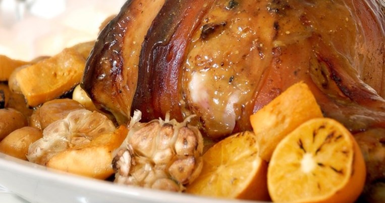 Χοιρινό με μέλι στο φούρνο: Γλυκό και αλμυρό σε τέλεια ισορροπία για τους λάτρεις της κρεατοφαγίας