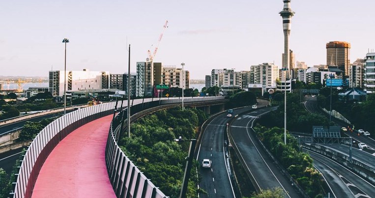 Η Νέα Ζηλανδία τα έχει πάει τόσο καλά με την πανδημία που το ποσοστό θνησιμότητας έπεσε από πρόπερσι