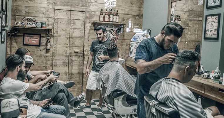 Το νέας γενιάς μπαρμπέρικο "Barber Rules", στο Χαλάνδρι, είναι πολύ old fashioned