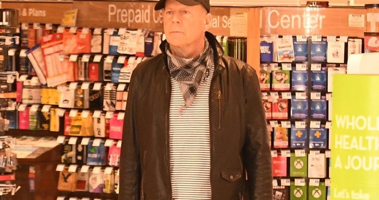 Ο Μπρους Γουίλις πήγε σε φαρμακείο χωρίς μάσκα, τον έδιωξαν κακήν κακώς