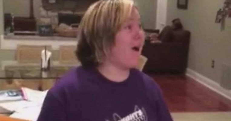 Συγκινητικό video. Κορίτσι με σύνδρομο Down μαθαίνει ότι πέρασε στο πανεπιστήμιο