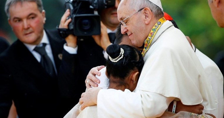 «Γιατί αφήνει ο Θεός να βγαίνουν τα παιδιά στην πορνεία; Η απάντηση του Πάπα σε μία 12χρονη