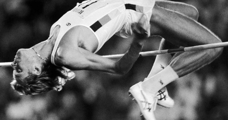 «Από 10 ετών τον βίαζε ο προπονητής του, μια από τις πιο σεβάσμιες μορφές του αθλητισμού»