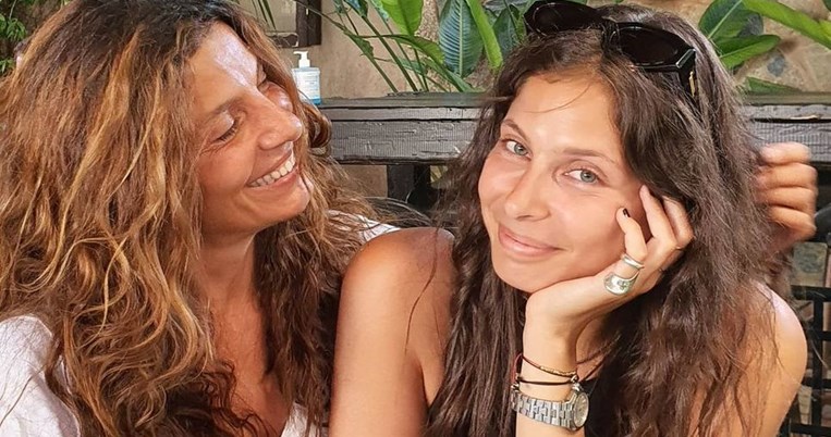 «Γέμισε ο κόσμος μου». Η Πόπη Τσαπανίδου ετοιμάζεται να γίνει γιαγιά στα 53 της