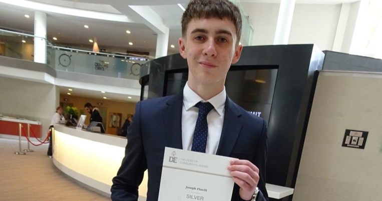 Η ιστορία του 19χρονου που ξύπνησε από κώμα μετά από 11 μήνες και δεν ξέρει τίποτα για την πανδημία 